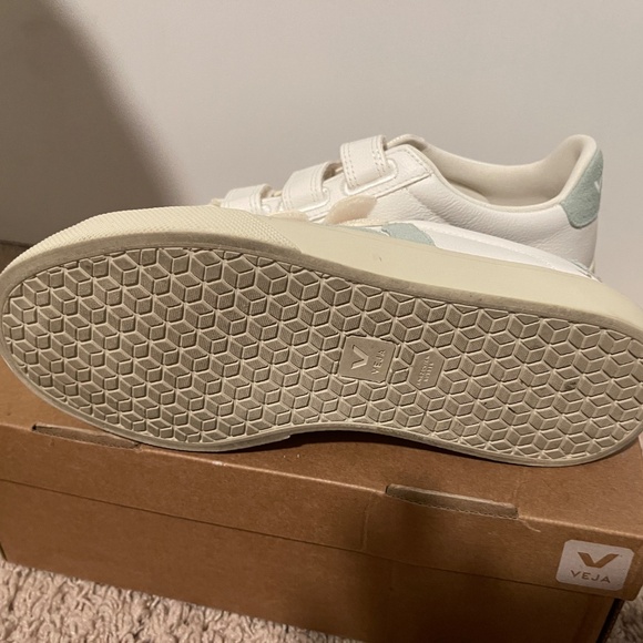 Women’s Veja Recife Grip Trio Court Sneakers - Size 38 Color: Matcha - Picture 4 of 7